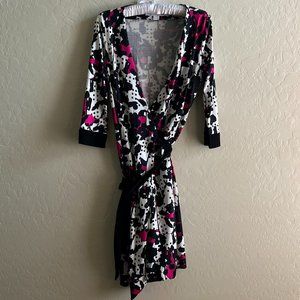 Diane Von Furstenberg fuscia/black/off white silk wrap dress